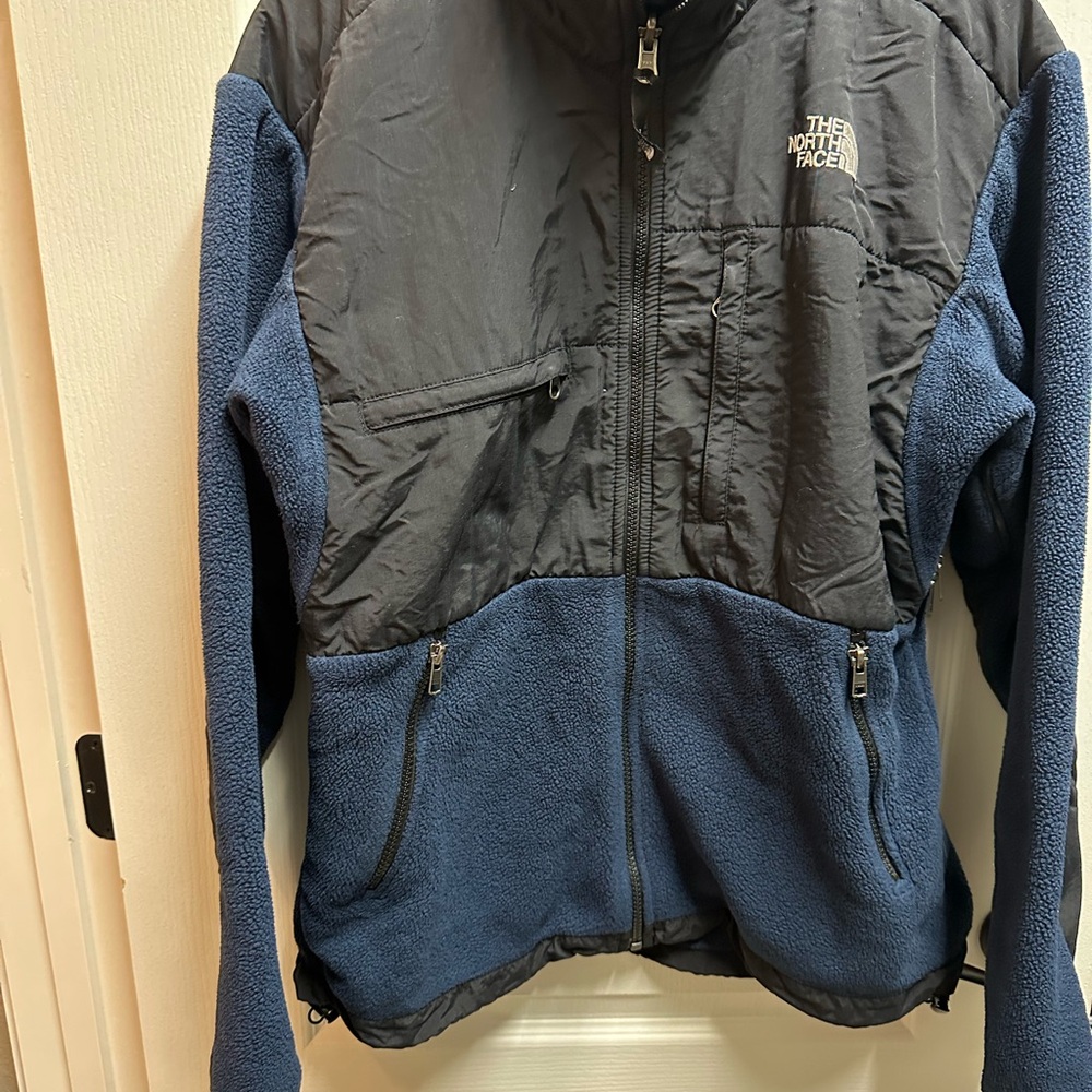 The North Face Black and Navy Fleece Jacket size S/ NWOT B88